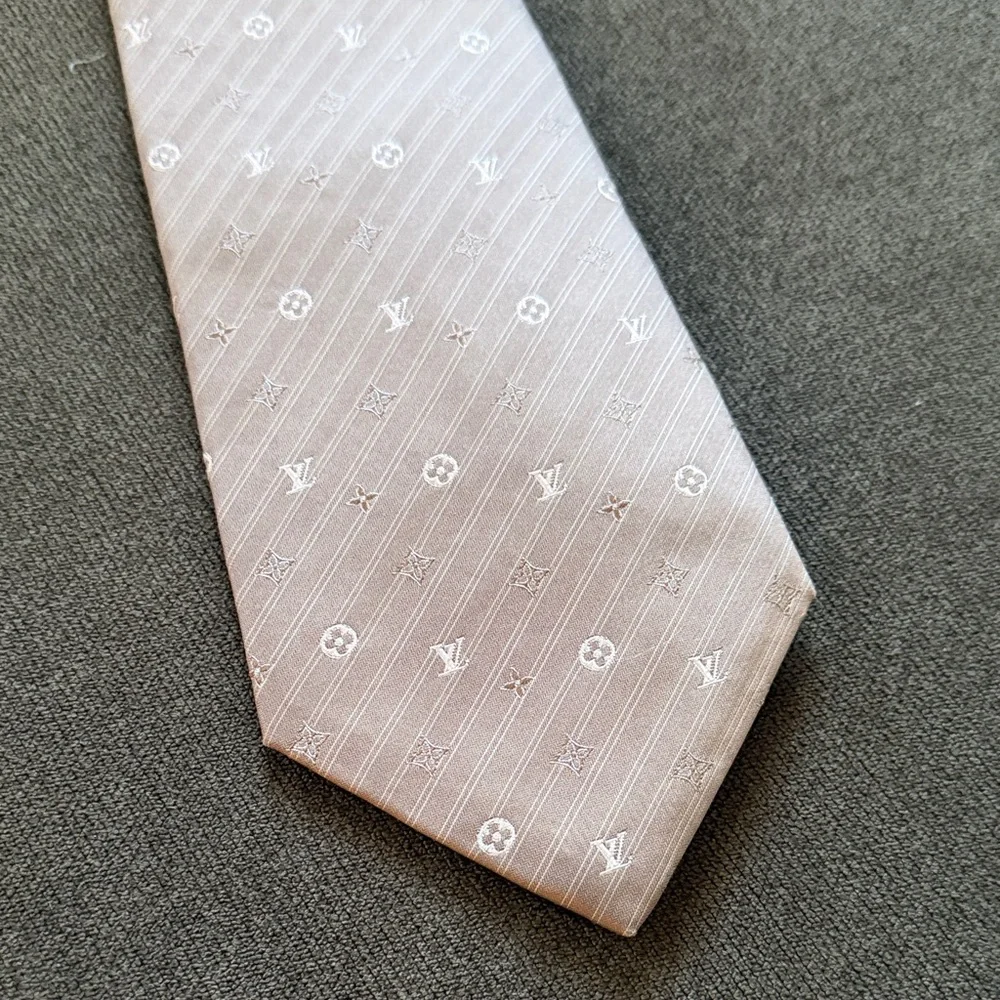 Louis Vuitton Tie with subtle logo - Picture 4 of 6